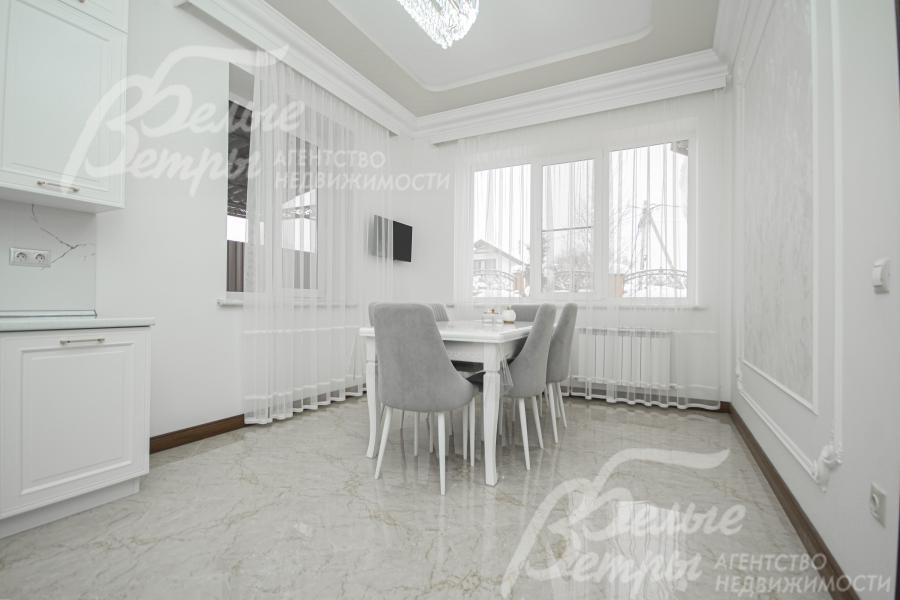 Кухня-столовая в светлых тонах