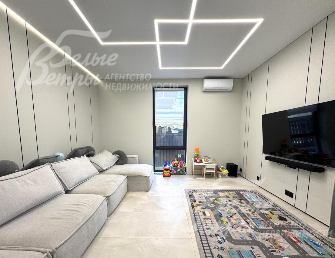 Дом полностью меблирован и оснащён техникой - можно заезжать и жить без дополнительных вложений