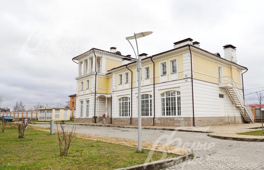 Административное здание 850 кв.м под магазин, кафе, фитнес зал