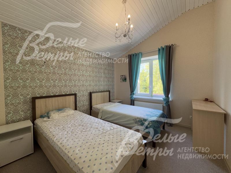 Спальня на втором этаже с рабочим местом