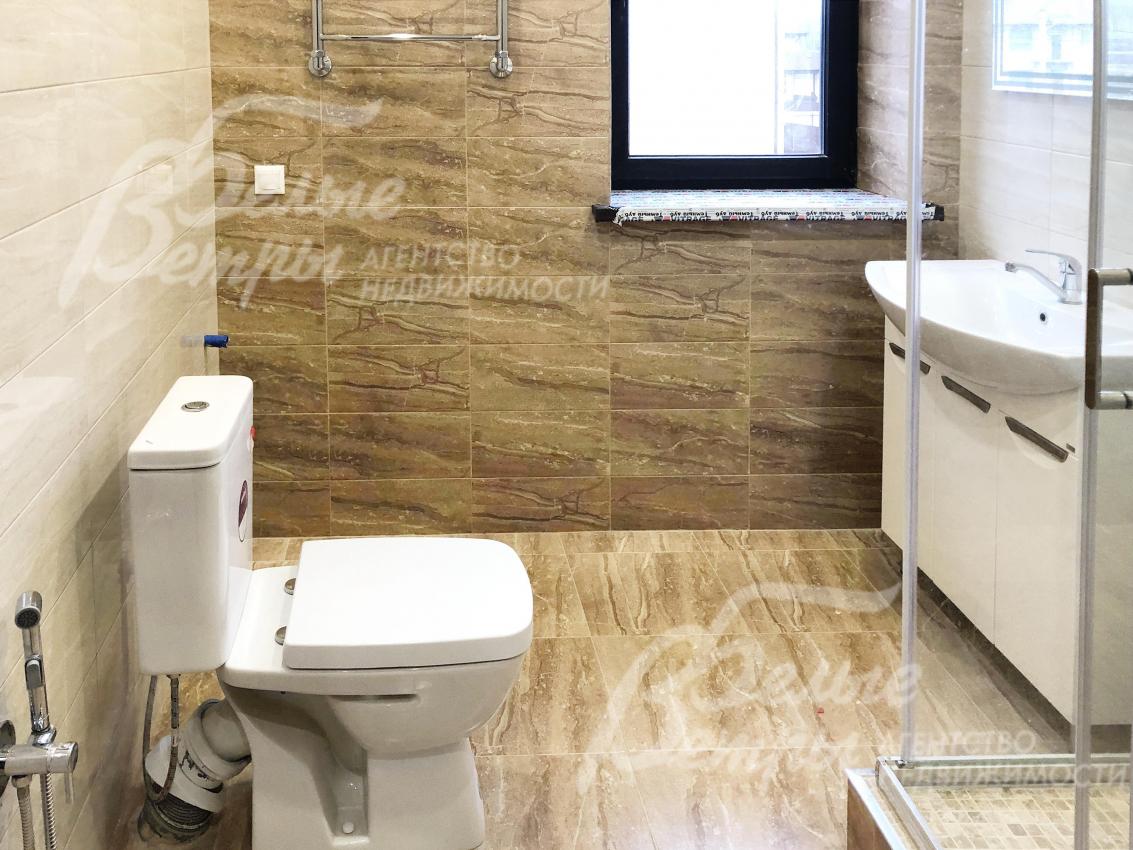 Санузел с душевой кабиной