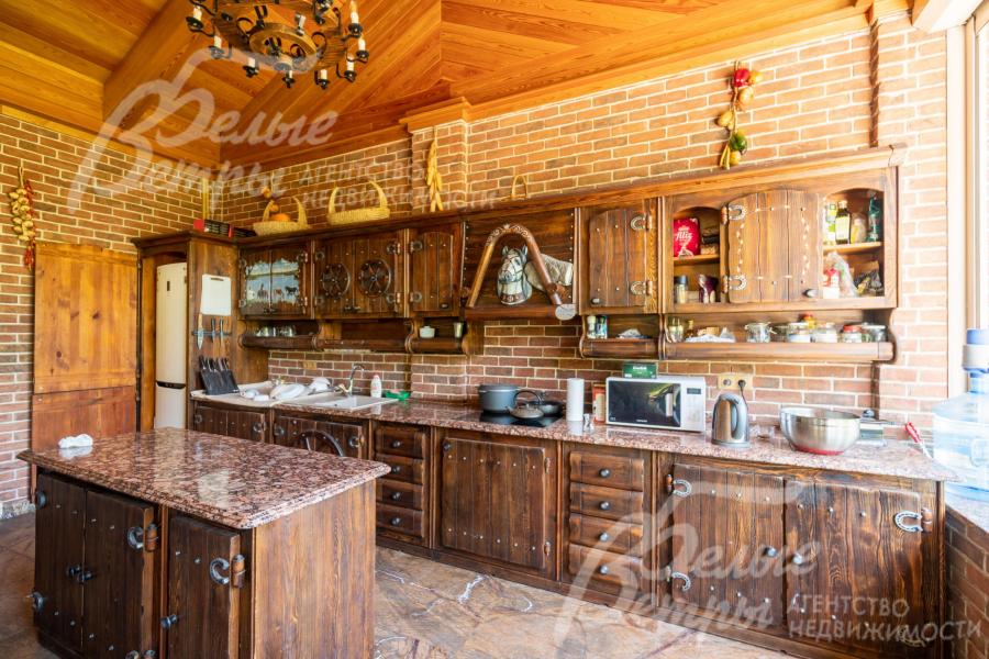 Кухня со всей необходимой техникой