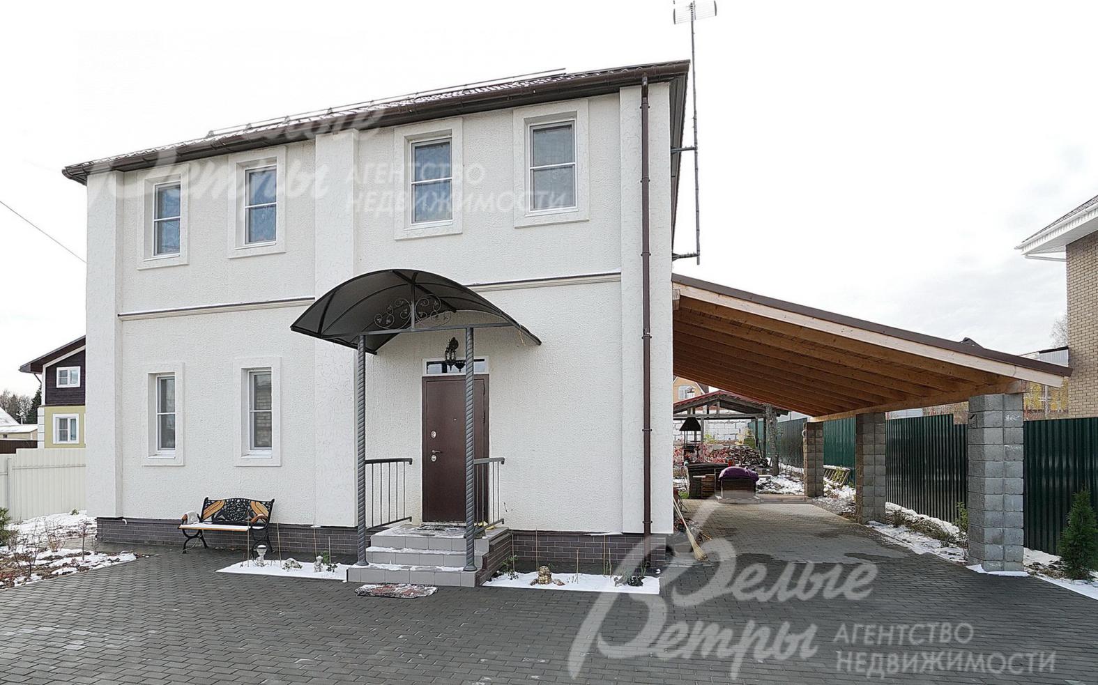 На участке навес для 2 а/м