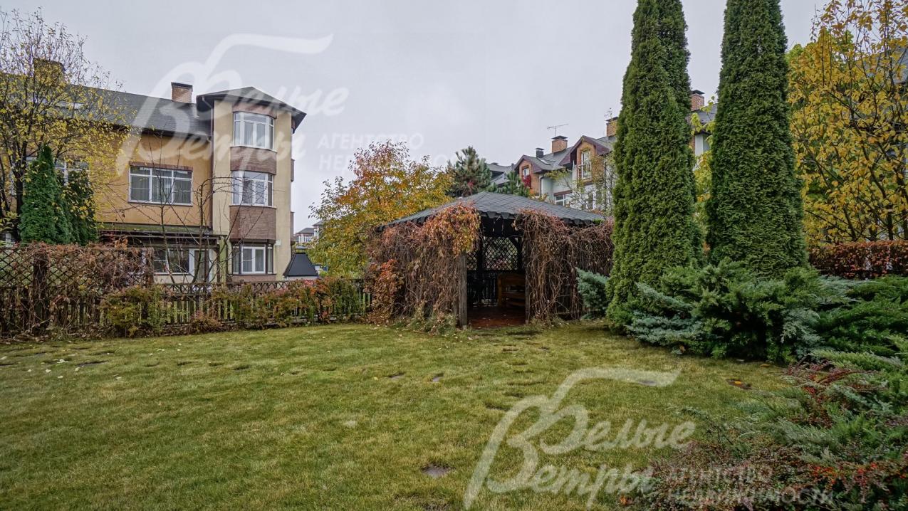 Выход на участок 5 соток с крытой беседкой