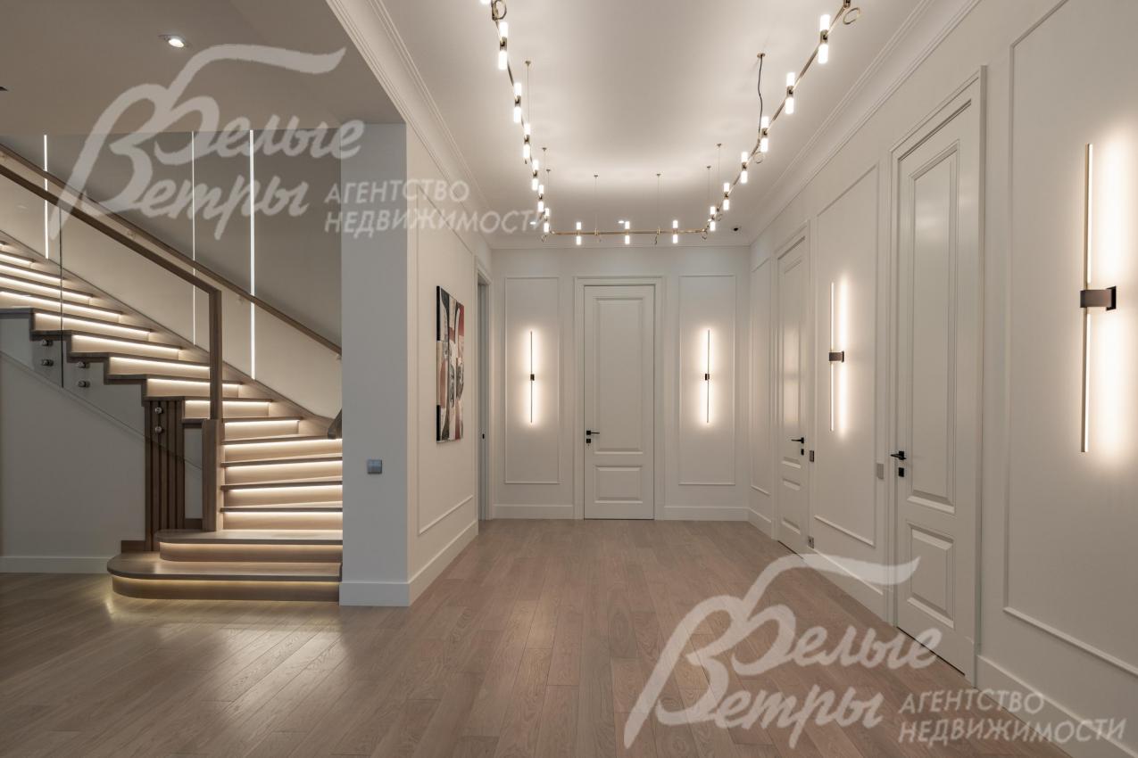 Холл 1-го этажа