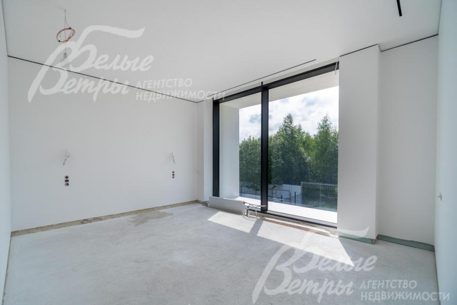 В планировке второго этажа - 3 просторные спальни и 2 кабинета (один - при спальне)