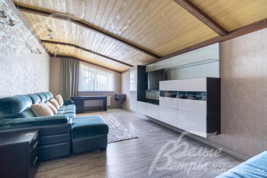 Гостиная в гостевом доме с мебелью на 2-м этаже