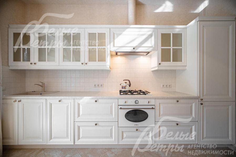 Кухонный гарнитур со встроенной техникой