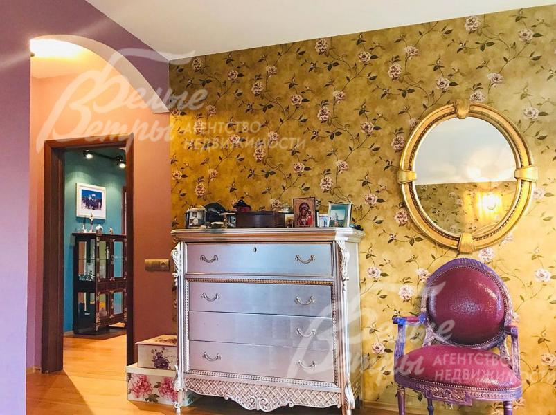 Мебель привезена из различных уголков света