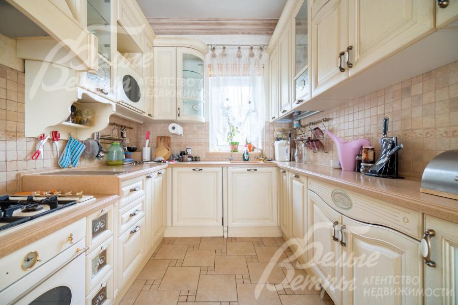 Установлен итальянский кухонный гарнитур со встроенной техникой 