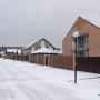 Железобетонная парковочная площадка на 2 автомобиля и снаружи участка перед воротами