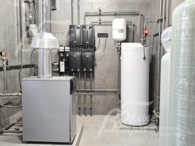 В бойлерной установлены газовый котел Baxi (Италия), бойлер, есть многоступенчатая система очистки воды