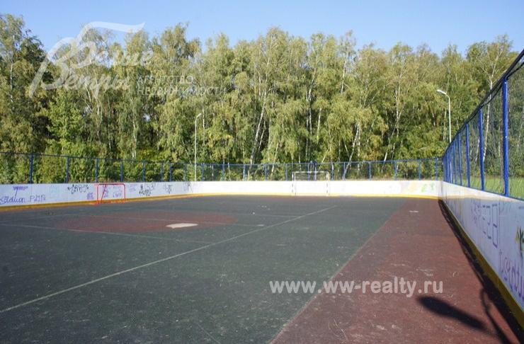 Теннисный корт для жителей поселка Дубровка