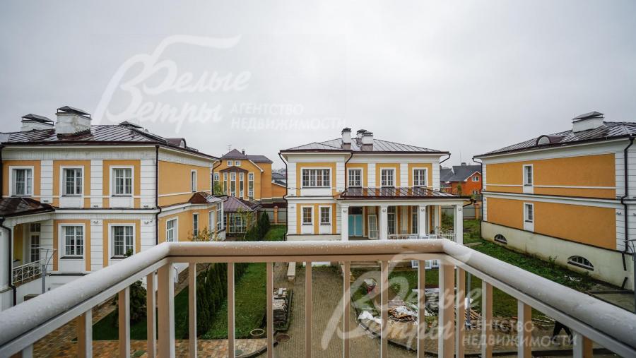 Вид с балкона 3-го этажа