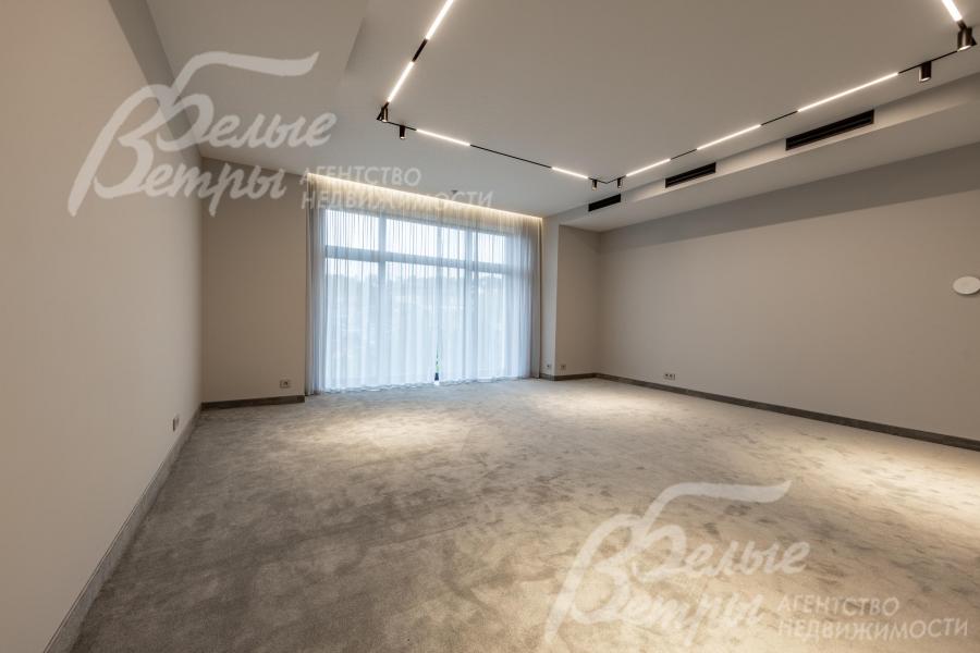 Игровая комната с ковровым покрытием на 2-м этаже