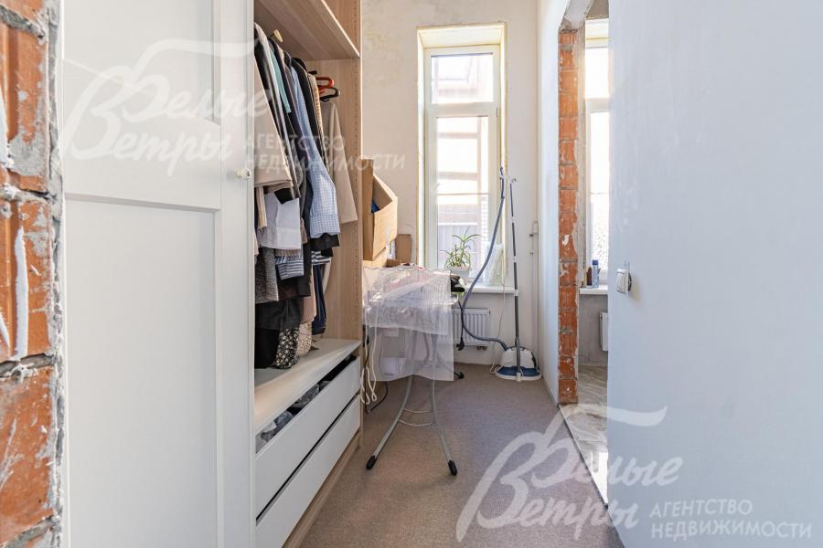 Гардеробная при мастер-спальне