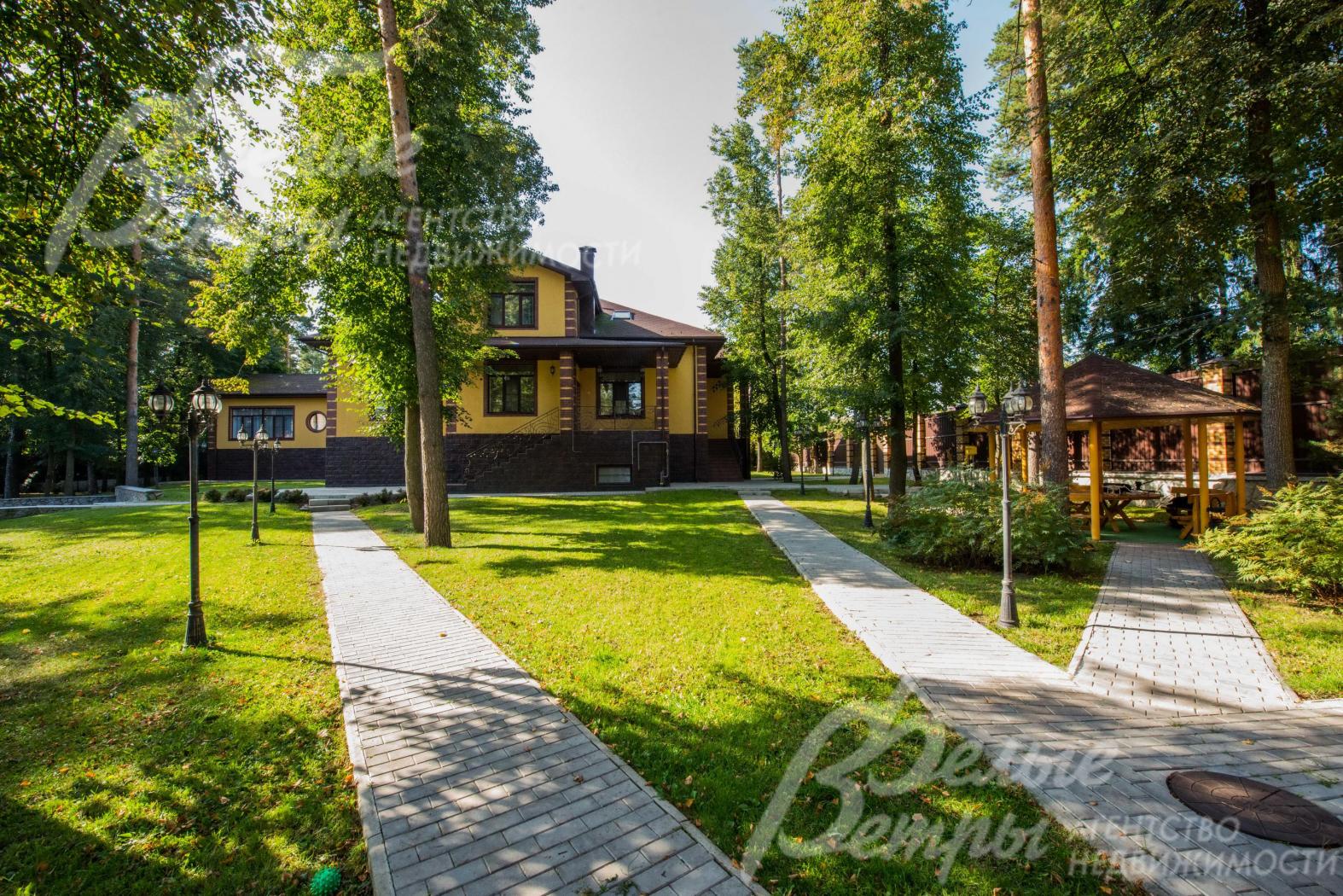 Ухоженный участок с ландшафтом