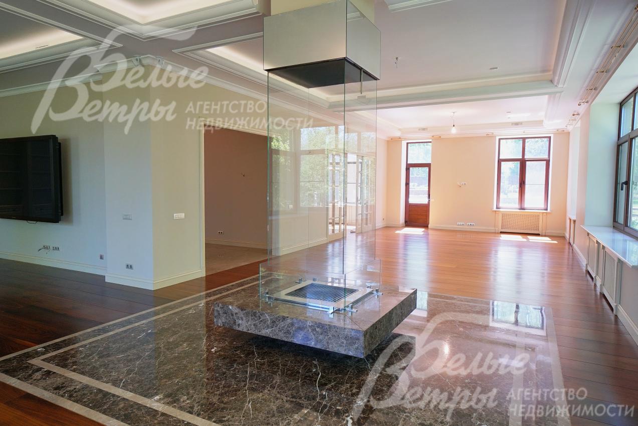 Каминная 60 кв.м со стеклянным камином