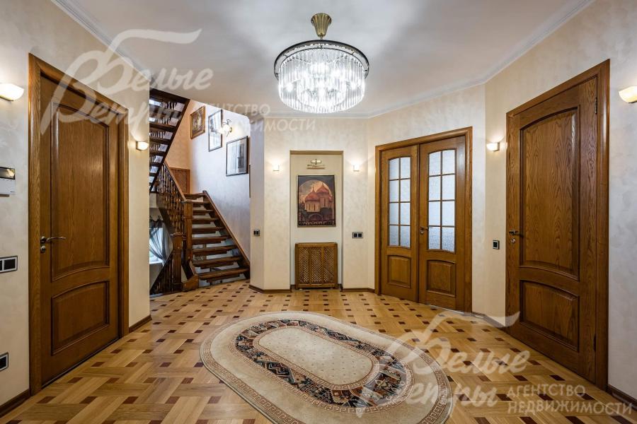 холл 1 этажа