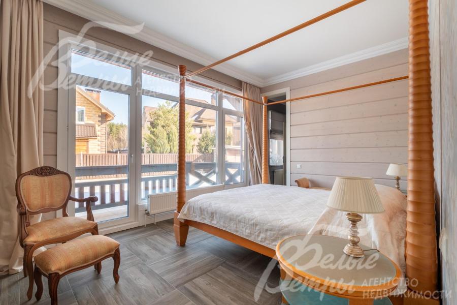 Из мастер-спальни - выход на персональную крытую террасу площадью 7 кв.м 