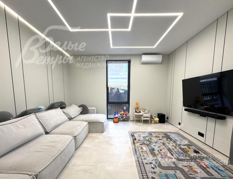 Дом полностью меблирован и оснащён техникой - можно заезжать и жить без дополнительных вложений