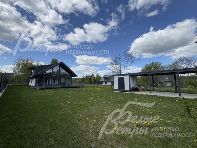 Дом и навес для авто на участке 9 соток