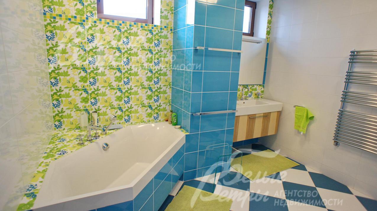 Общий санузел  12,1 кв.м с ванной на втором этаже.