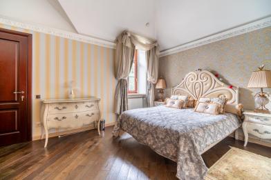 Дом, Ваутутинки к/п (Ватутинки), 1000&nbsp;кв.м