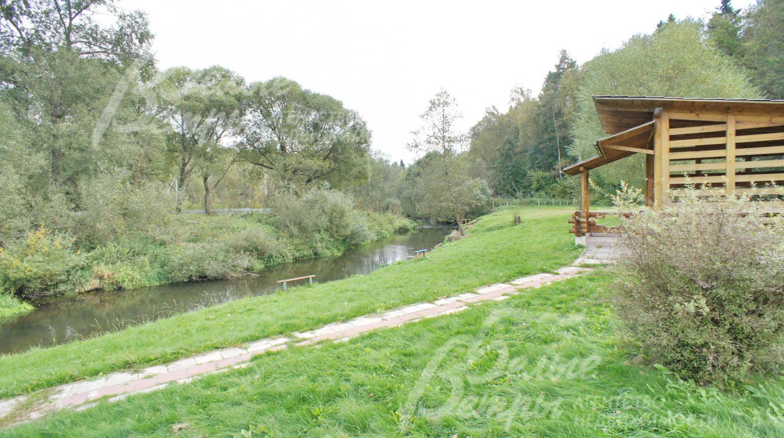 Зона отдыха у реки