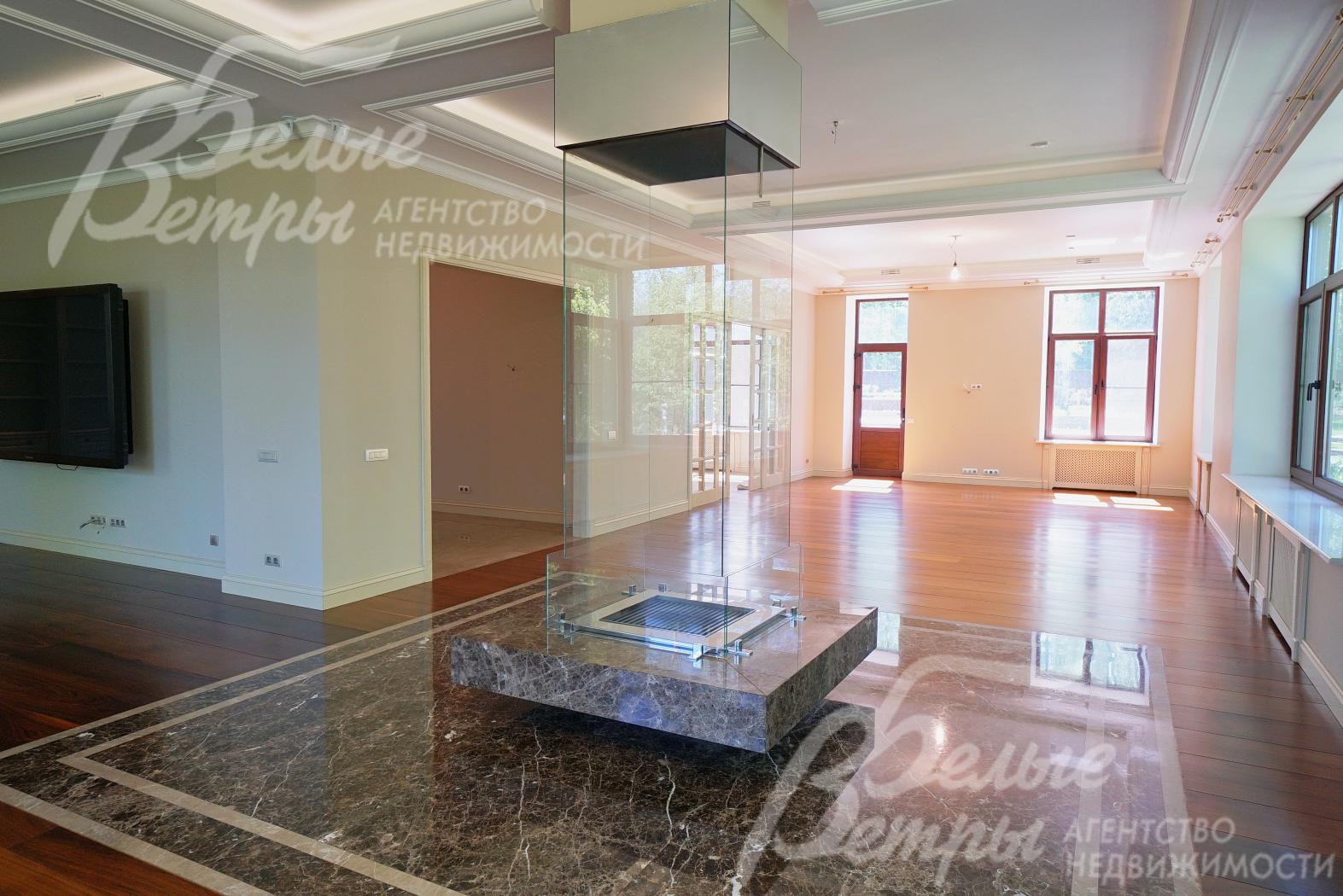 Каминная 60 кв.м со стеклянным камином