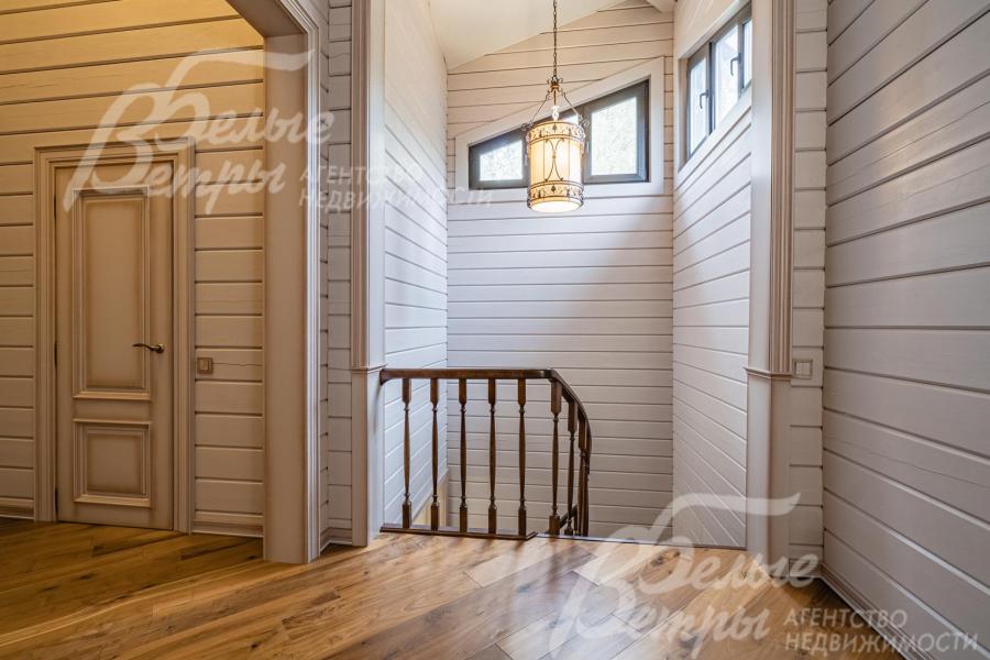 Холл второго этажа