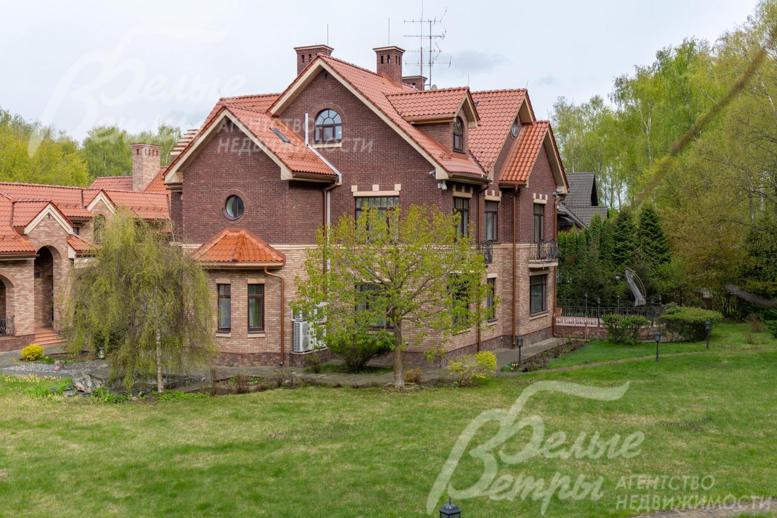 Вокруг всех строений и на участке организована дренажная система