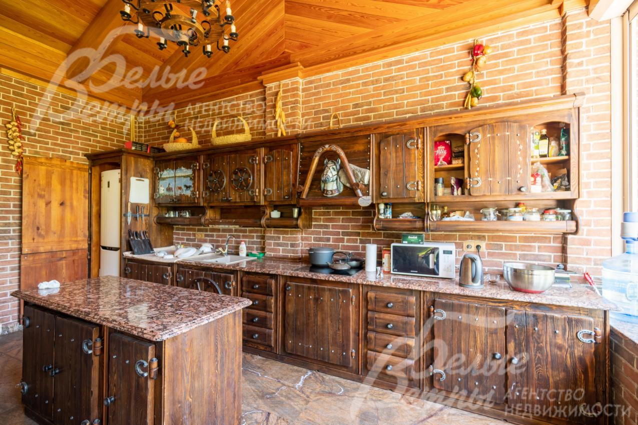 Кухня со всей необходимой техникой