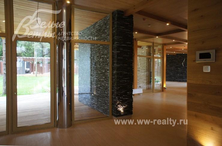 Холл первого этажа 