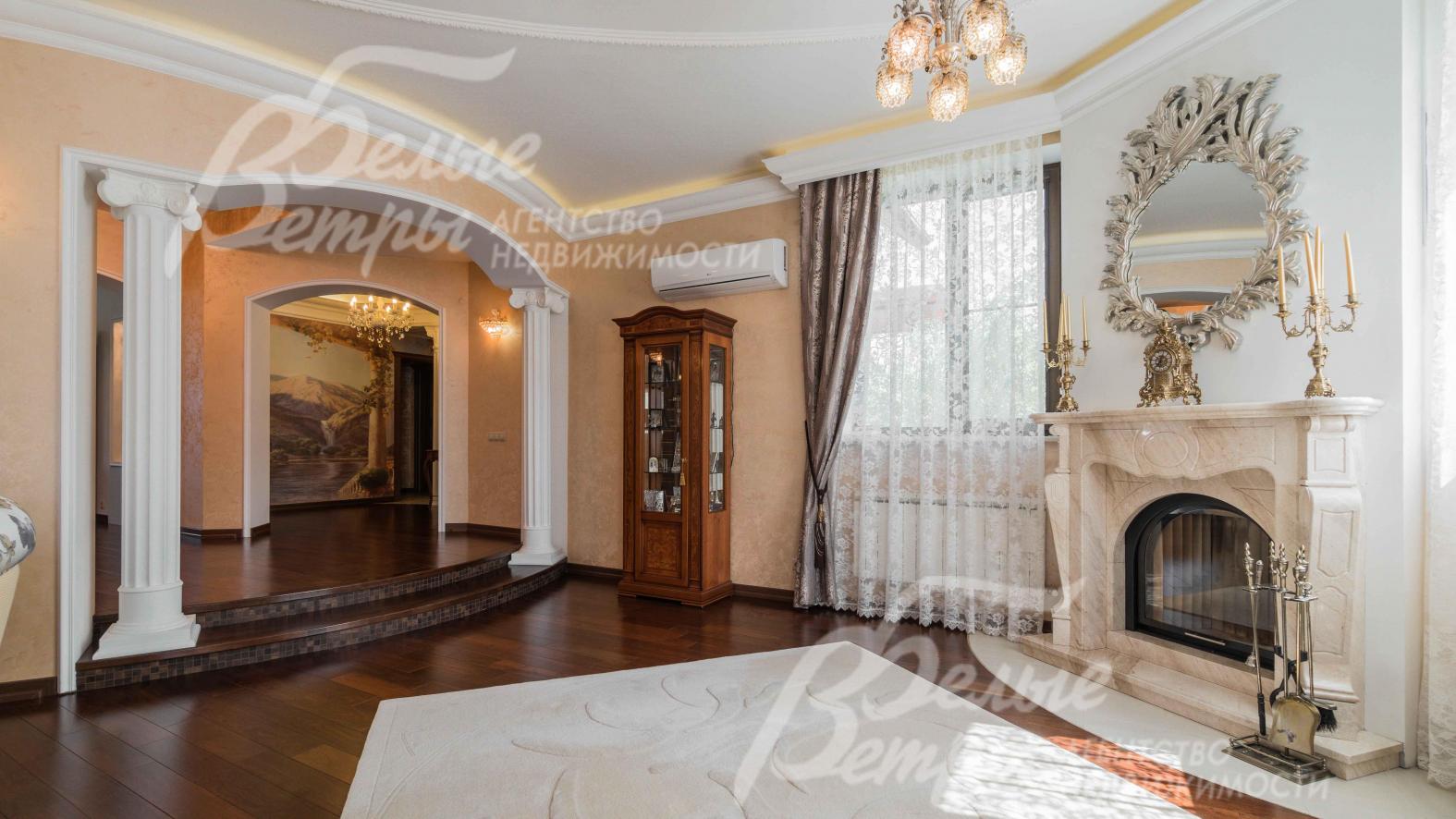 Гостиная 41 кв.м с камином из итальянского мрамора