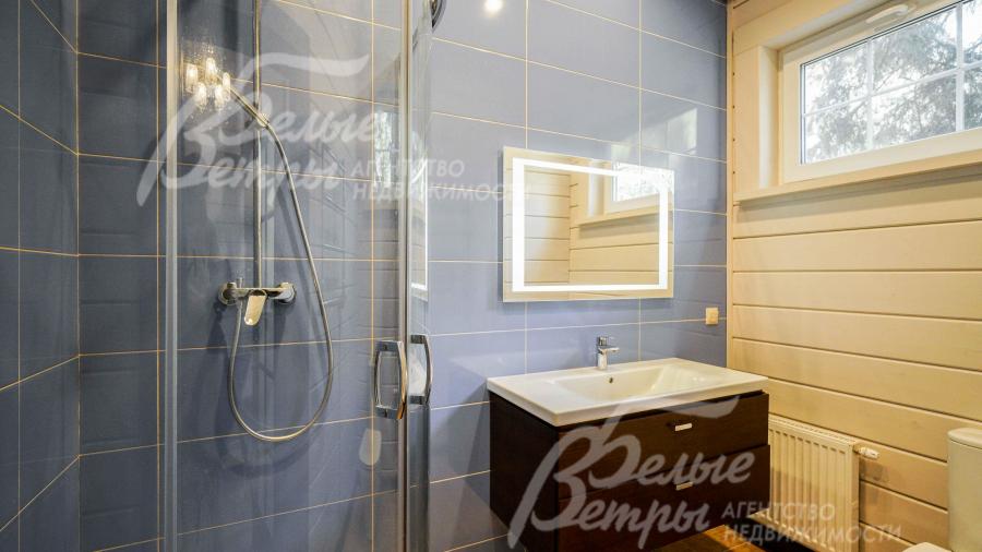 Санузел с душем в спальне