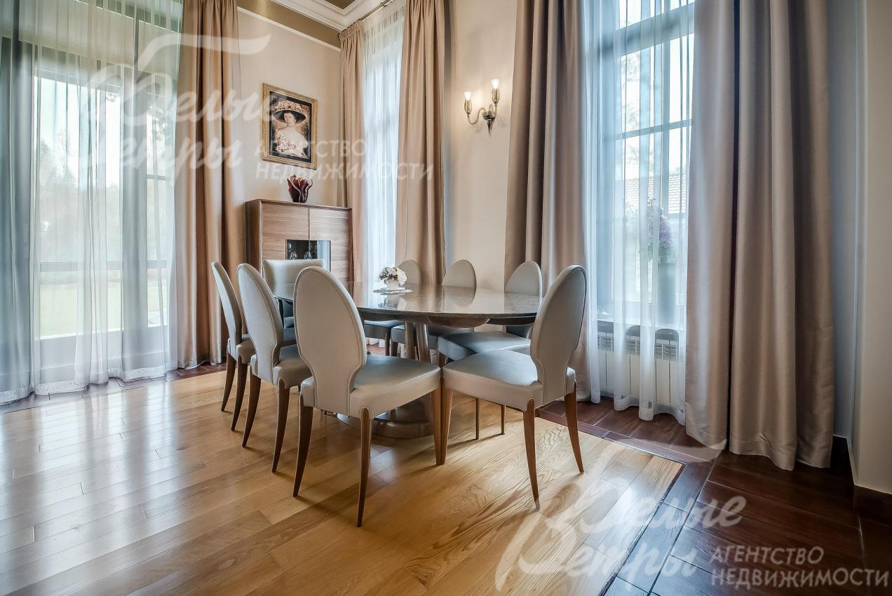 Обеденная группа на 8 персон в гостиной