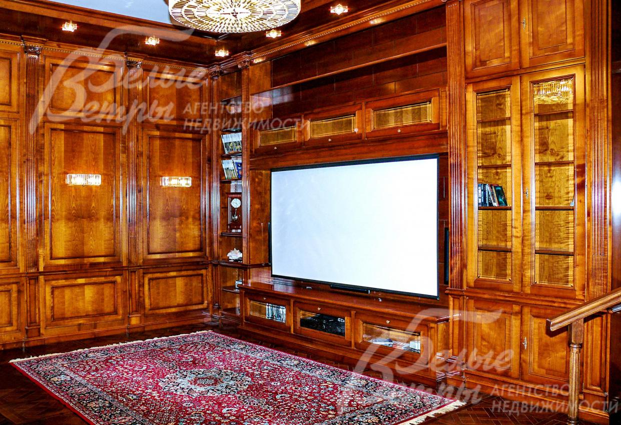 Кинотеатр-кабинет 43,9 кв.м. В кинотеатре установлен 3D проектор с авто выдвижным экраном и профессиональной звуковой системой.