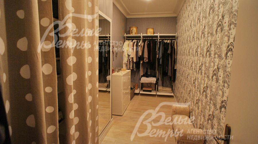 Большая гардеробная второго этажа 