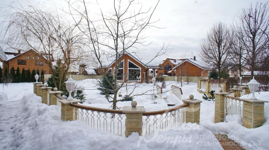 В ландшафте использованы балясины из чугунного литья с порошковой окраской пр-ва Италия