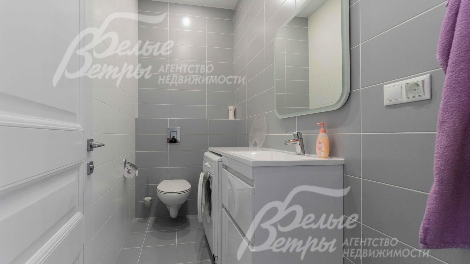 Санузел на первом этаже площадью 3,4 кв.м