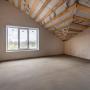 Наклонённые стены, мягкий свет из просторных окон, панорамный вид - всё это делает мансарду идеальным местом для отдыха или работы