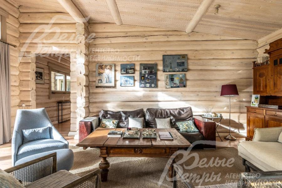 Просторная гостиная