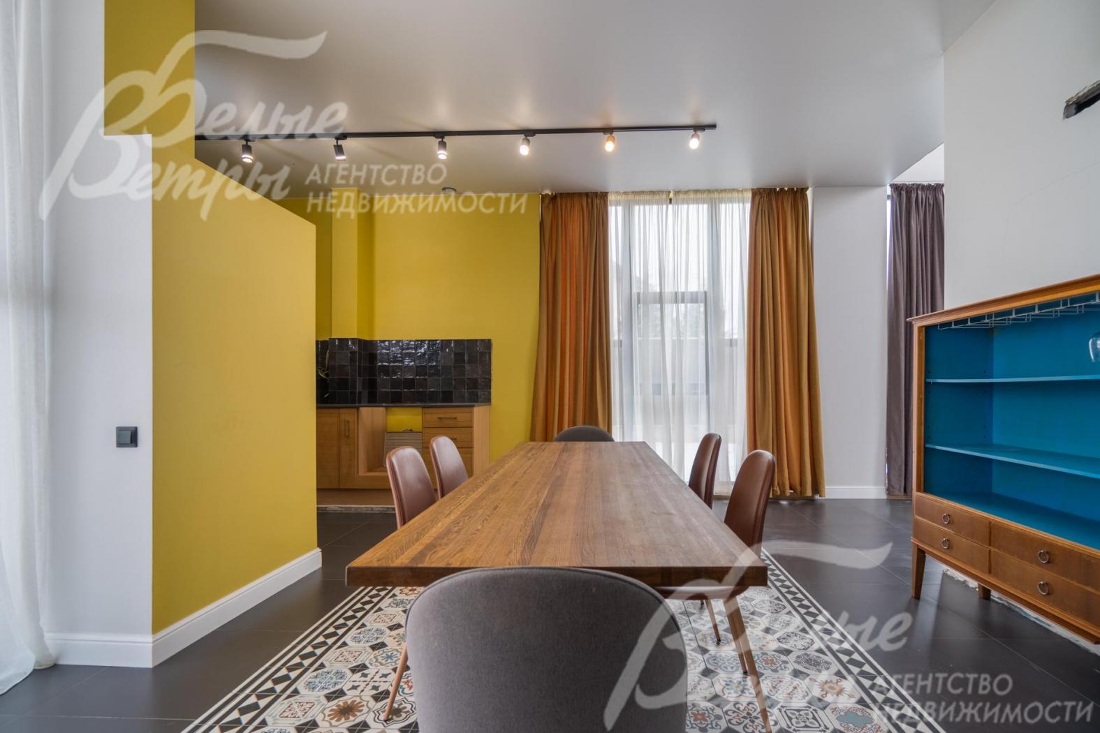 Обеденная группа в столовой.