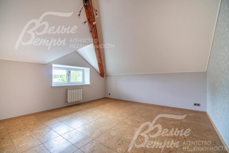 Одна из спален на мансардном этаже