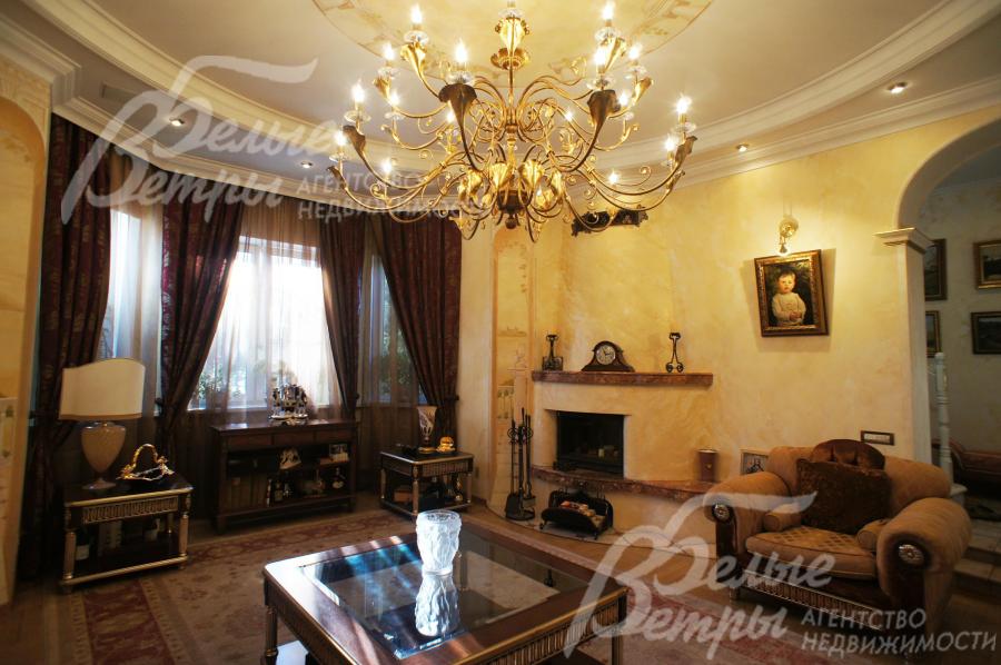 Гостиная с камином 30,7 кв.м