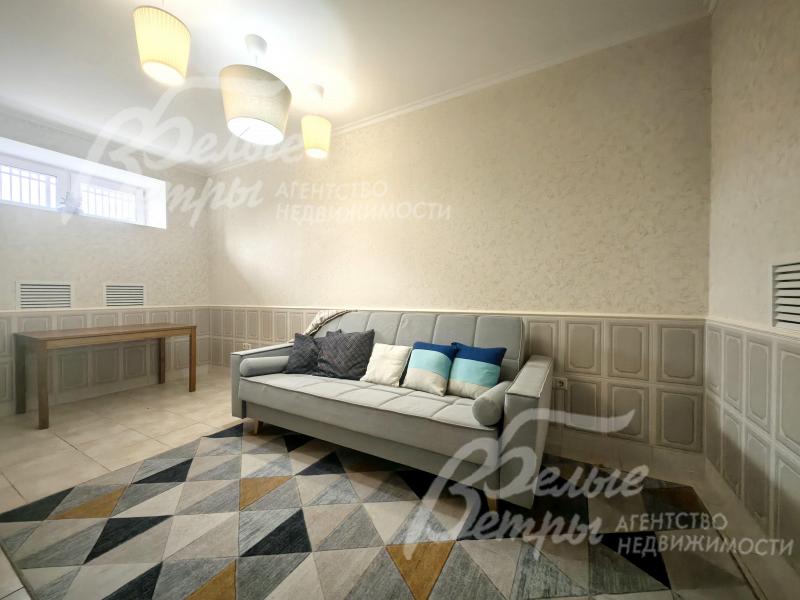 Спальня 18.4 кв.м в цоколе.