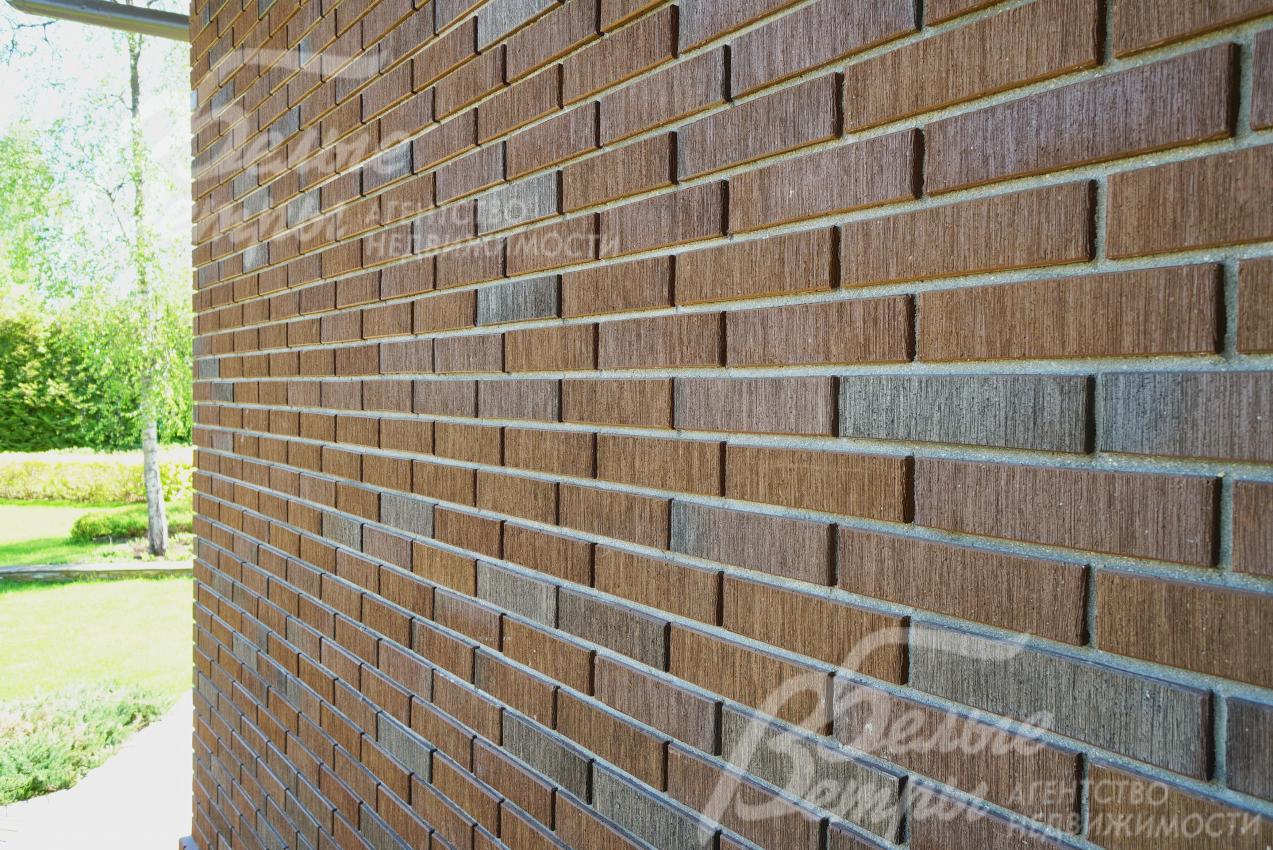 Облицован немецким клинкерным кирпичом