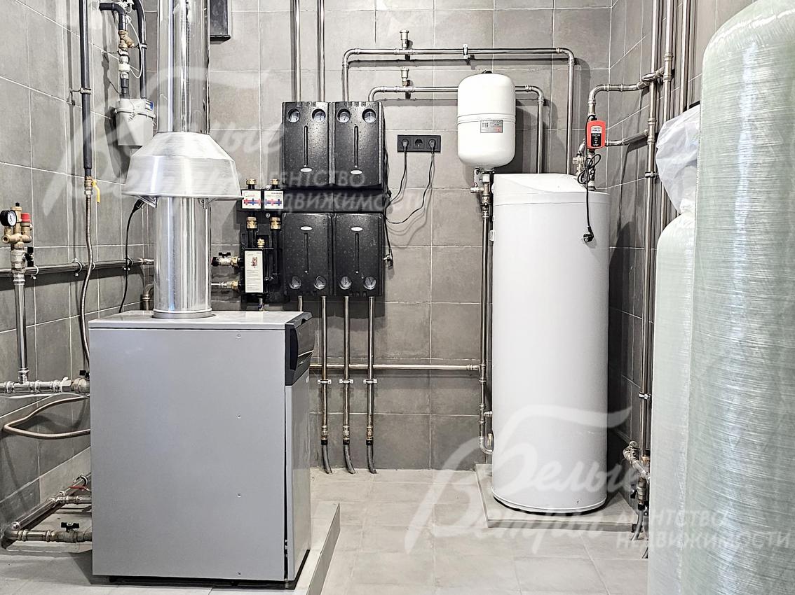 В бойлерной установлены газовый котел Baxi (Италия), бойлер, есть многоступенчатая система очистки воды