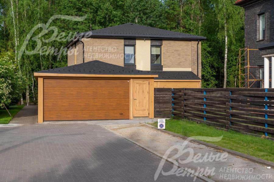 Дом - с большим крытым паркингом 120 кв.м